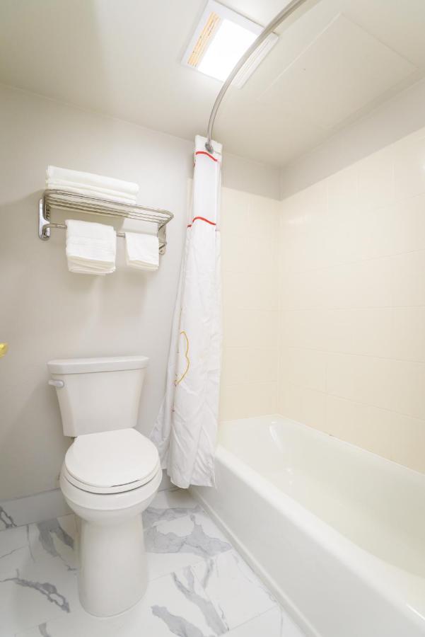 Philadelphia Suites At Airport - An Extended Stay Hotel Exteriör bild