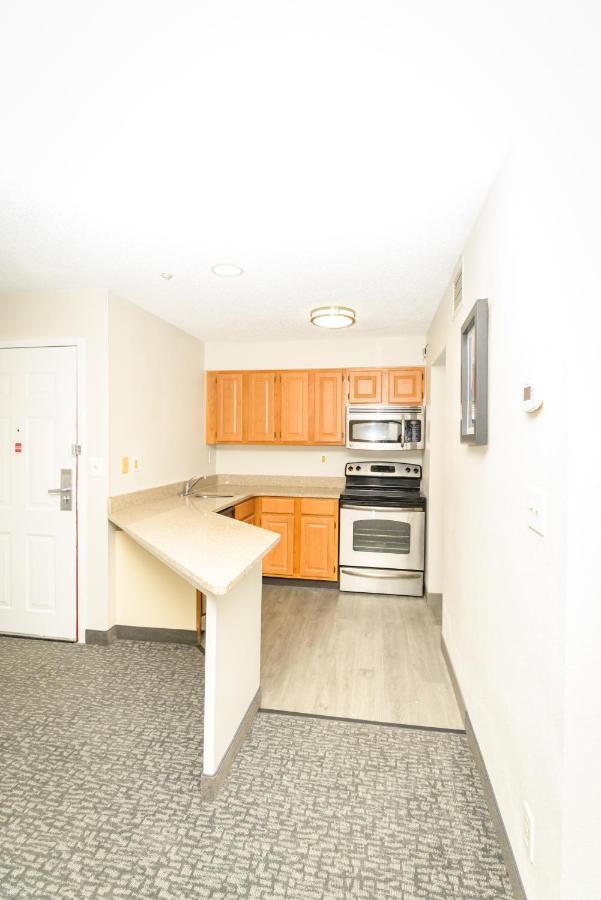 Philadelphia Suites At Airport - An Extended Stay Hotel Exteriör bild